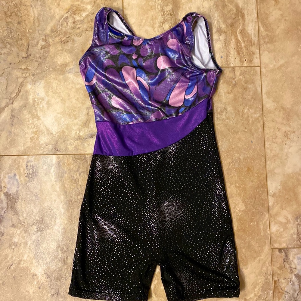 Girl’s purple leotard size 150
